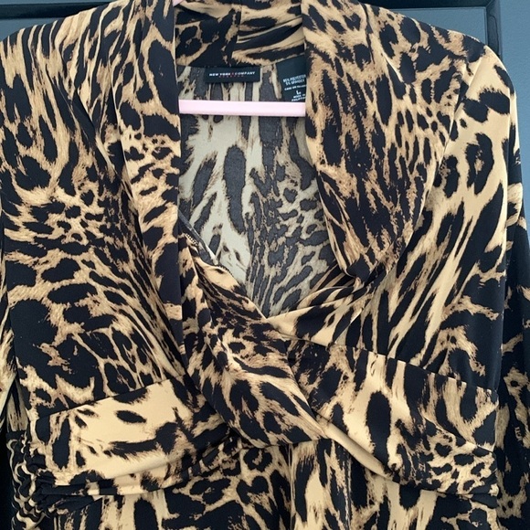 New York & Co Stretch Deep V-Neck Animal Print Blouse w/3/4 Sleeves. Size Large - Picture 4 of 12